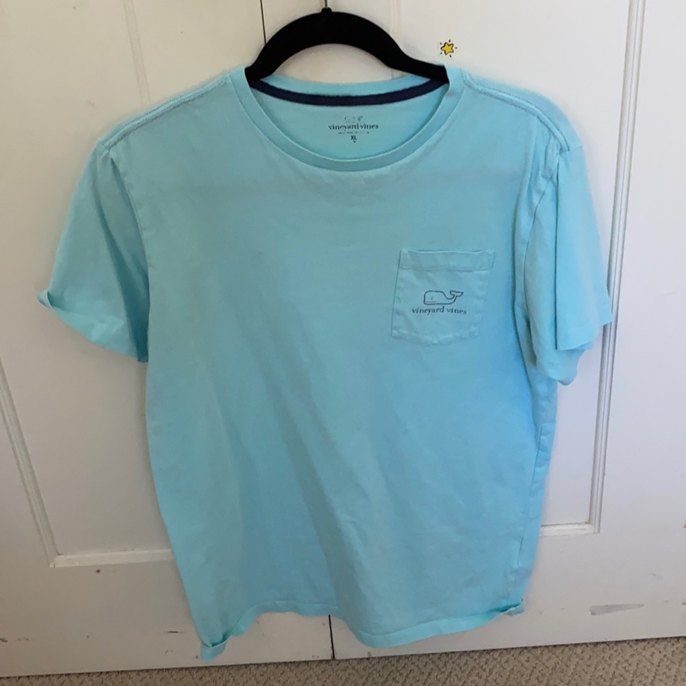 XL Vineyard Vines t-shirt